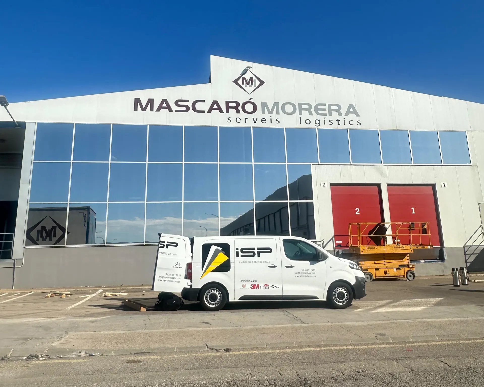 Láminas solares instaladas en oficinas en Mallorca