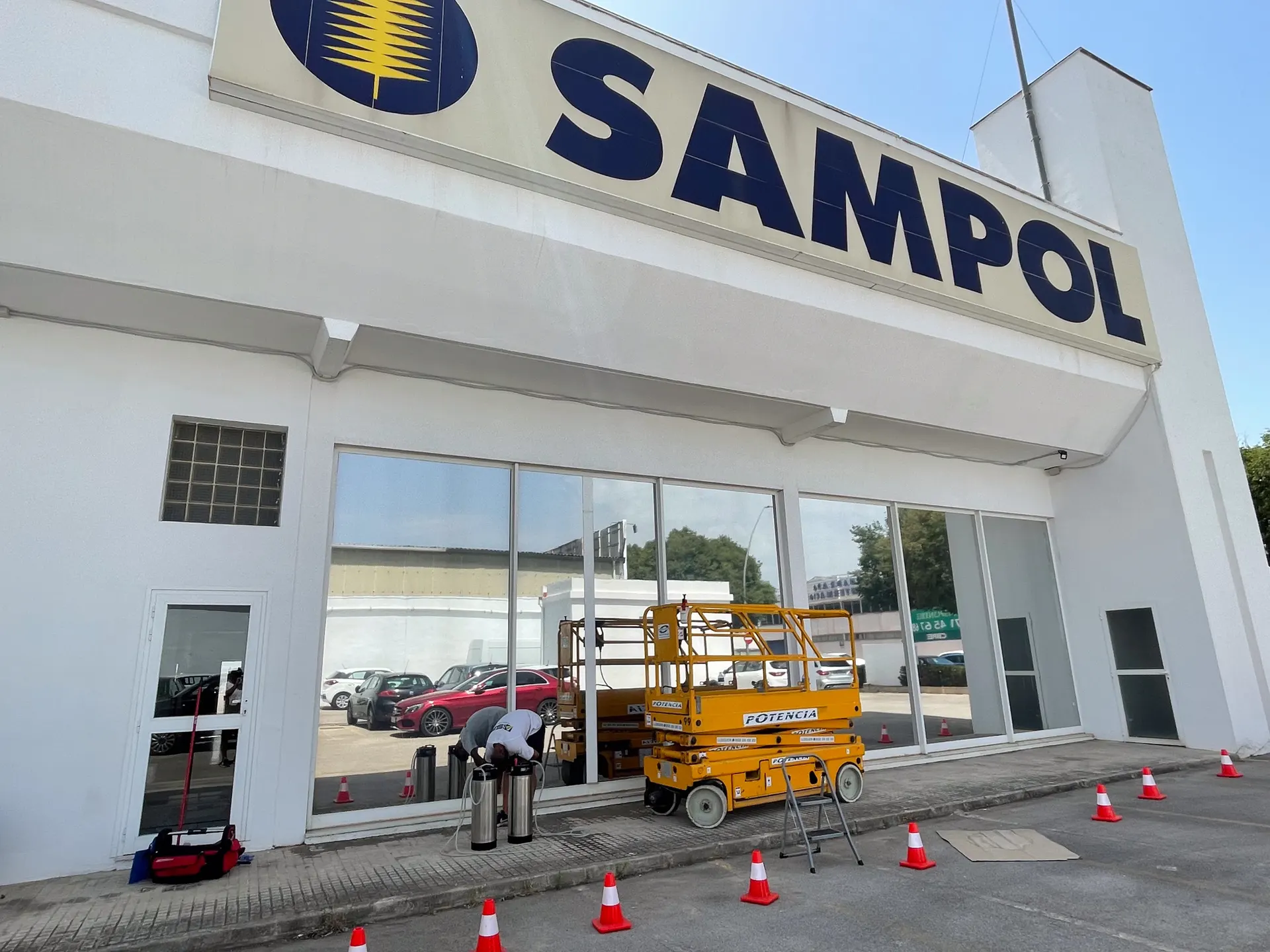 Láminas solares instaladas en Oficinas SAMPOL