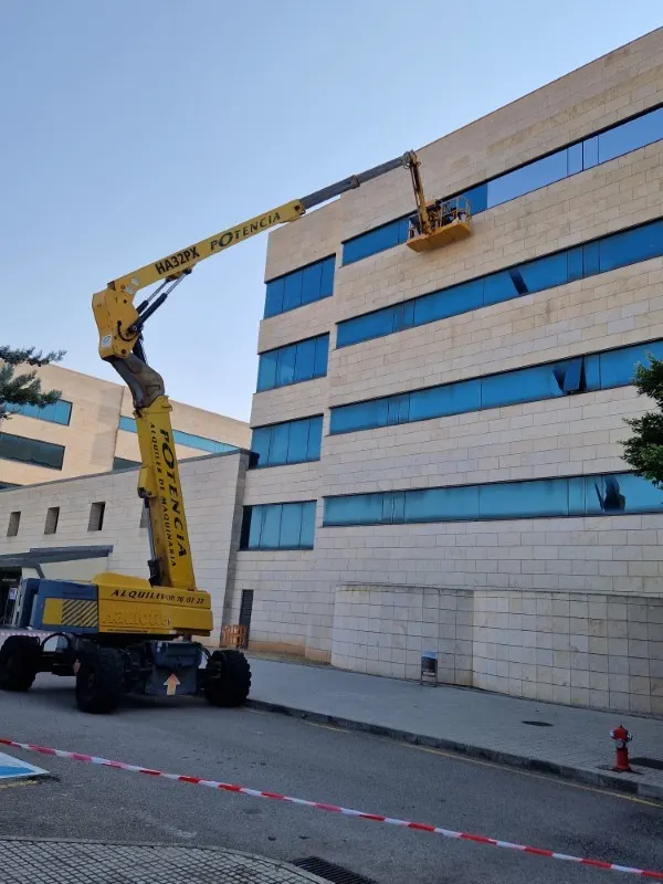 Láminas solares instaladas en el Hospital Son Llatzer, Mallorca